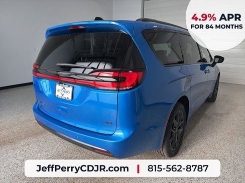 New 2026 Chrysler Pacifica Select w/ S Appearance Package AWD/4WD image 5