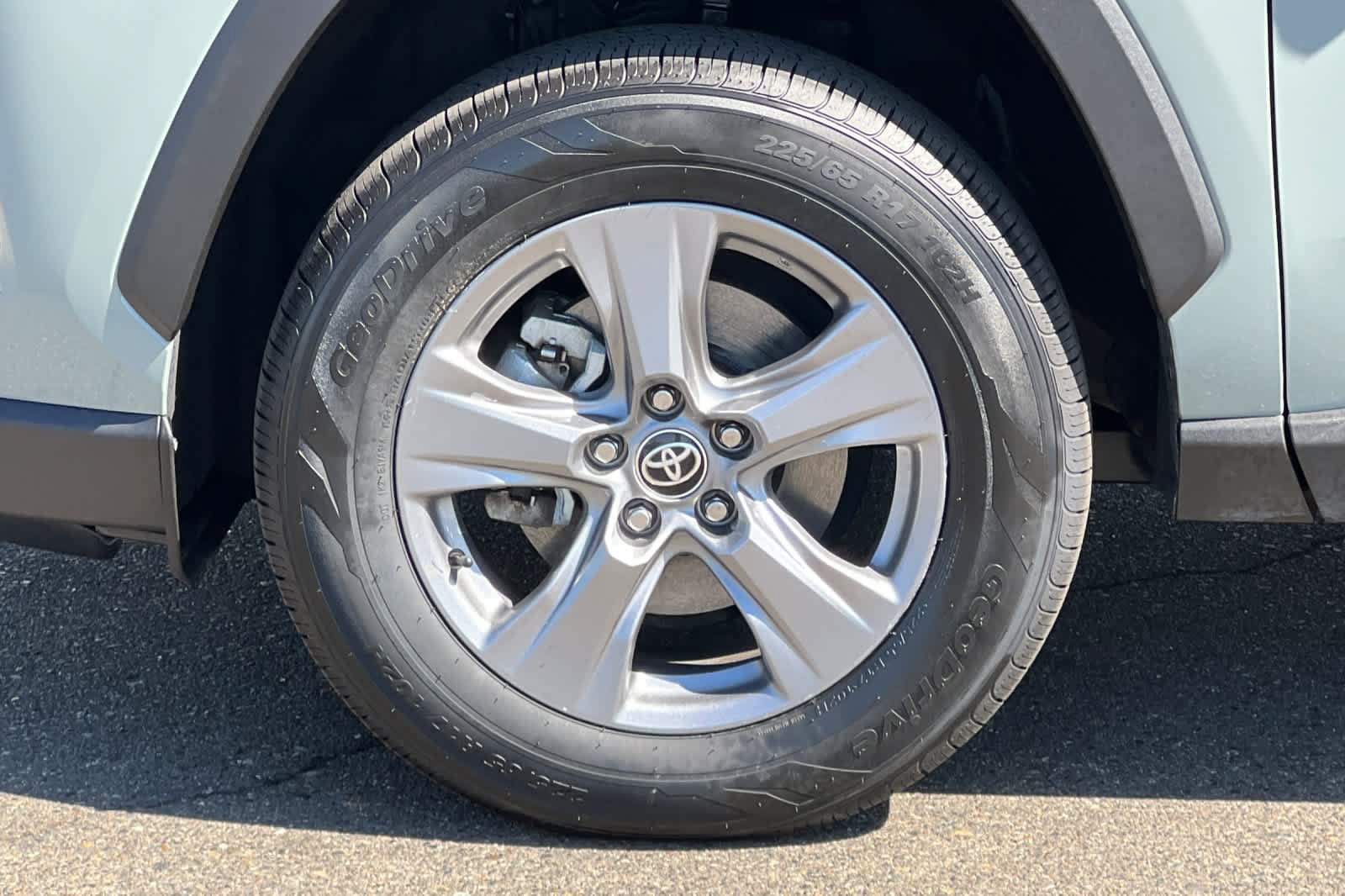 Certified 2022 Toyota RAV4 XLE AWD/4WD image 31