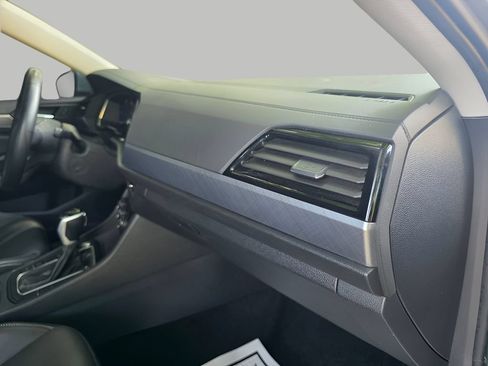 Used 2024 Volkswagen Jetta SE FWD image 9
