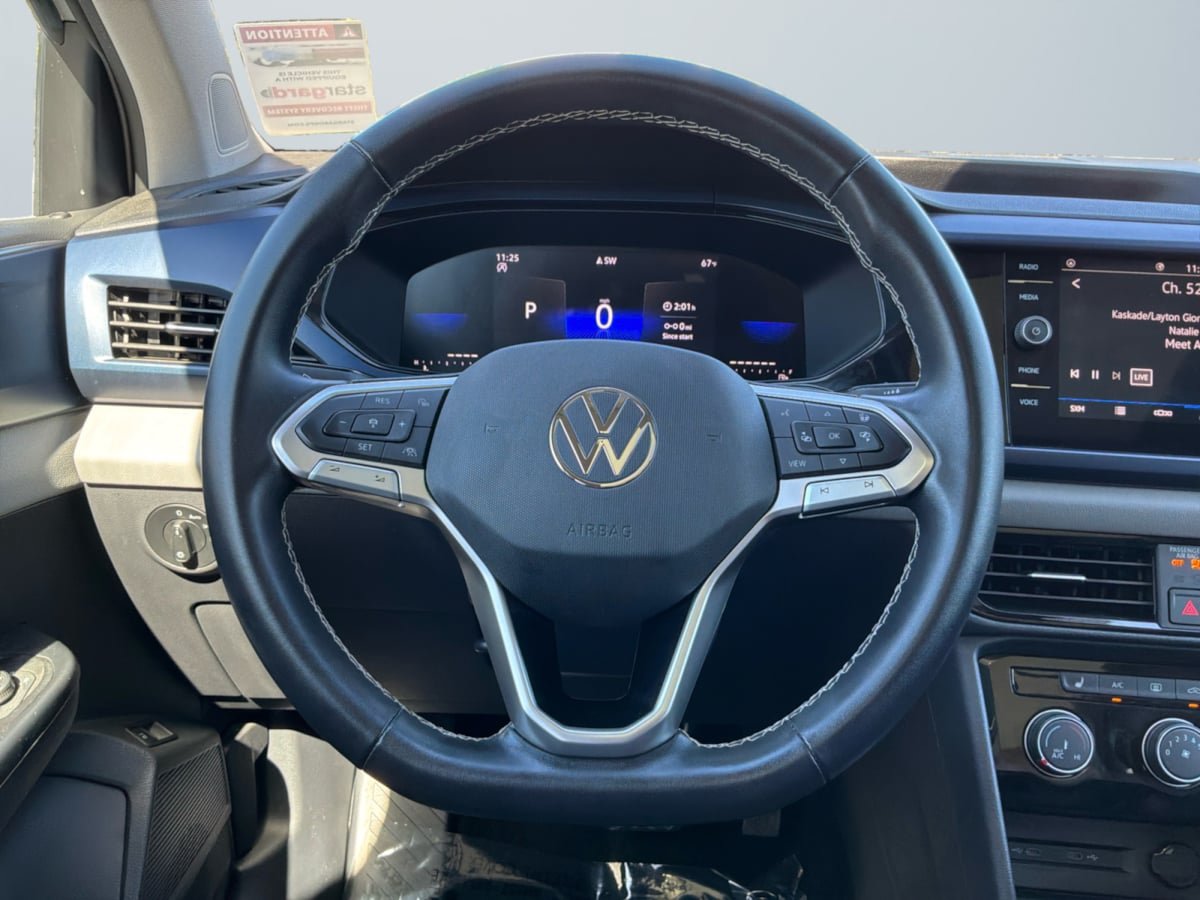 Used 2023 Volkswagen Taos SE w/ Panoramic Sunroof Package FWD image 11