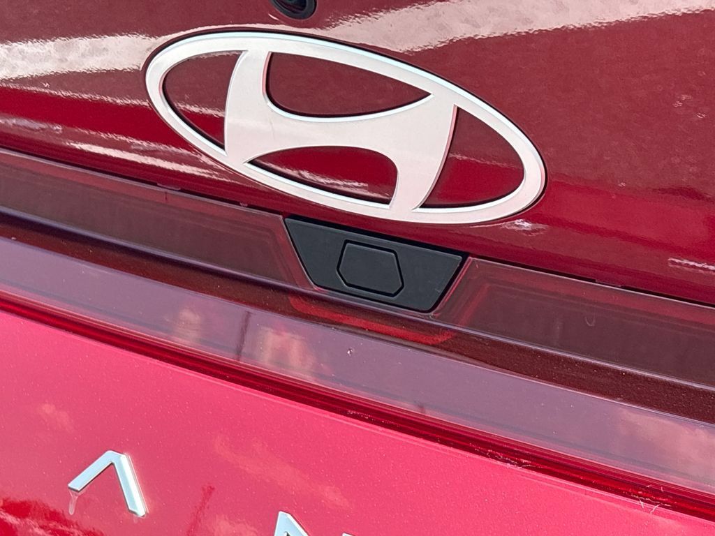 Used 2025 Hyundai Elantra Sport FWD image 14
