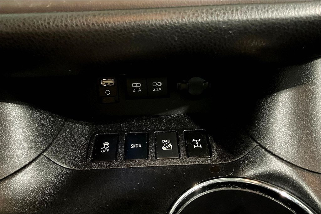 Used 2017 Toyota Highlander Limited Platinum AWD/4WD image 16