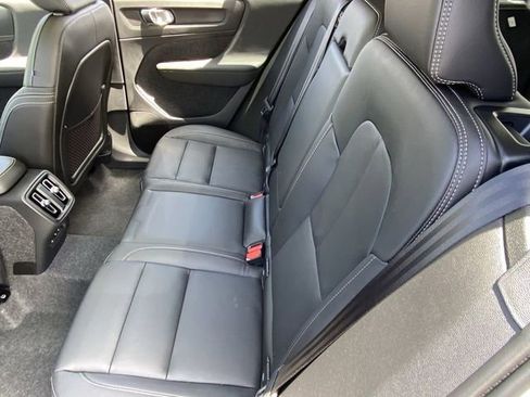 Certified 2025 Volvo XC40 B5 Core w/ Protection Package Premier image 17