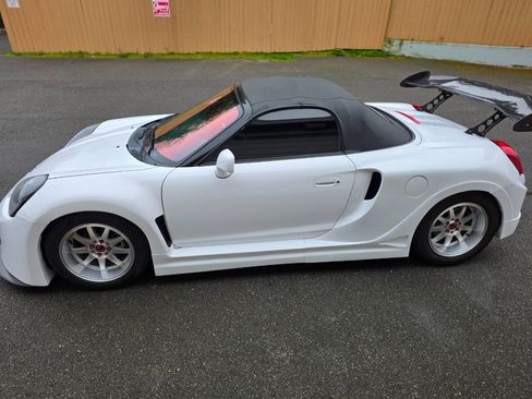 Used 2000 Toyota MR2 RWD image 4