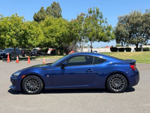 Used 2017 Toyota 86 RWD image 2