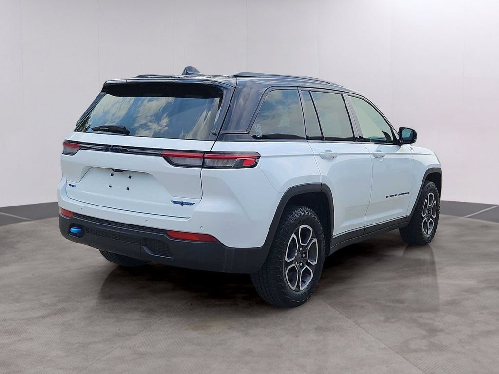 Used 2024 Jeep Grand Cherokee Trailhawk AWD/4WD image 2