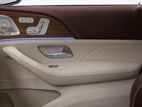 Used 2022 Mercedes-Benz Maybach GLS 600 4MATIC image 28