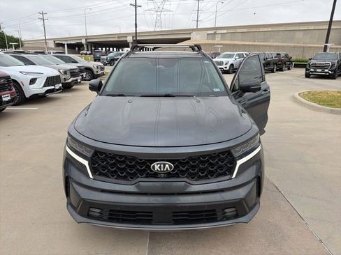 Used 2021 Kia Sorento SX image 3