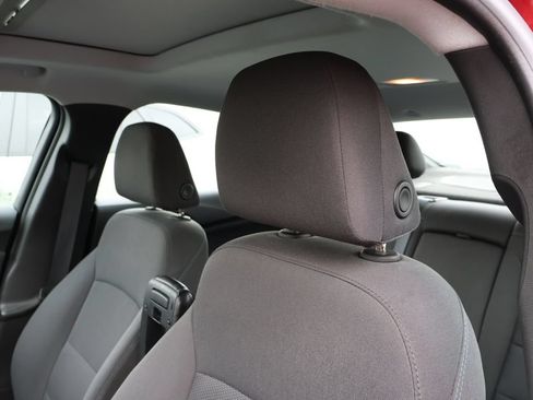 Used 2019 Chevrolet Cruze LT w/ Sun And Sound Package FWD image 11