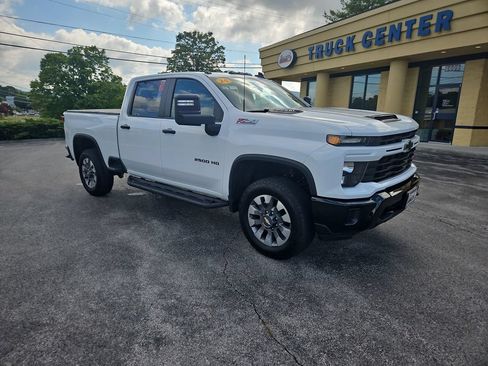Used 2024 Chevrolet Silverado 2500 Custom w/ Custom Value Package AWD/4WD image 8