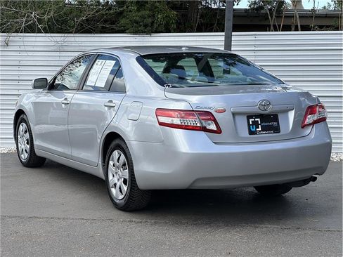 Used 2011 Toyota Camry FWD image 3