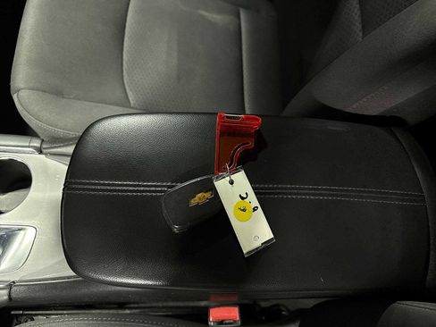 Used 2018 Chevrolet Malibu LT image 31