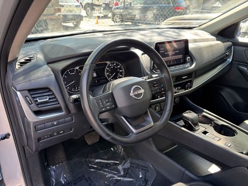 Used 2025 Nissan Rogue SV image 35