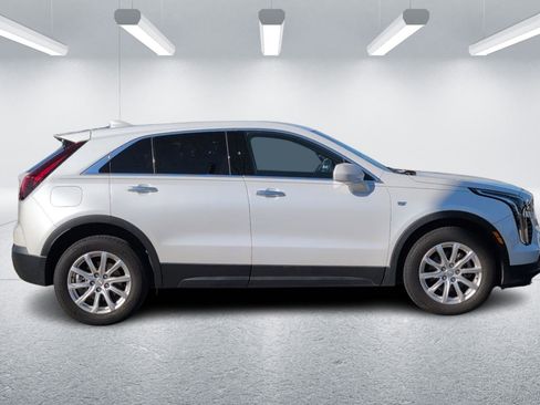 Used 2019 Cadillac XT4 Luxury w/ Cold Weather Package image 6
