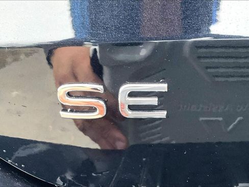 Certified 2025 Volkswagen Taos SE w/ Panoramic Sunroof Package image 7