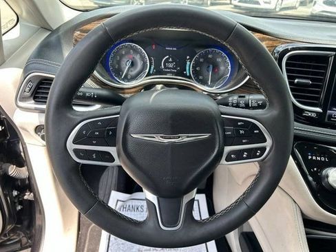 Used 2023 Chrysler Pacifica Limited FWD image 14