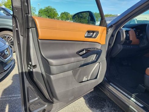 New 2026 Nissan Pathfinder Platinum FWD image 16