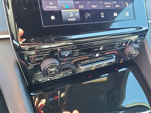 New 2025 Jeep Grand Cherokee L Laredo w/ Luxury Tech Group I image 17