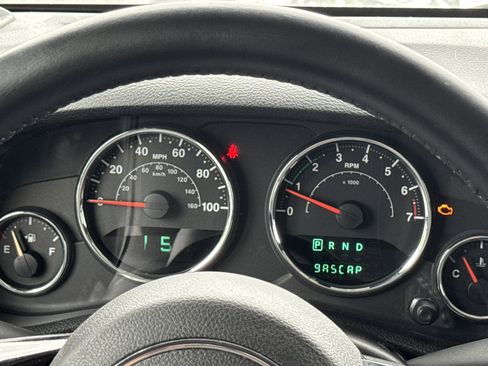 Used 2015 Jeep Wrangler Unlimited Sahara AWD/4WD image 3