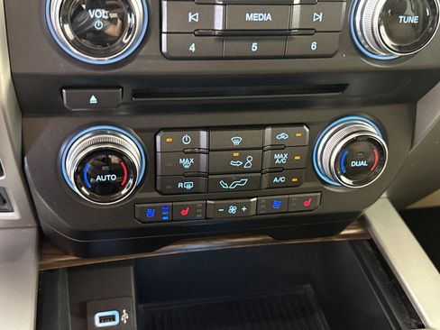 Certified 2018 Ford F150 Lariat w/ Equipment Group 502A Luxury AWD/4WD image 21