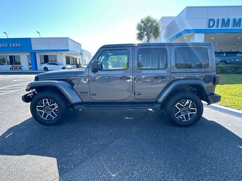 Used 2025 Jeep Wrangler Unlimited Sahara AWD/4WD image 8