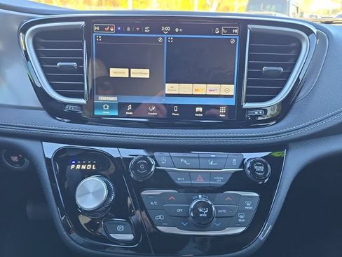 New 2026 Chrysler Pacifica Select w/ S Appearance Package FWD image 18
