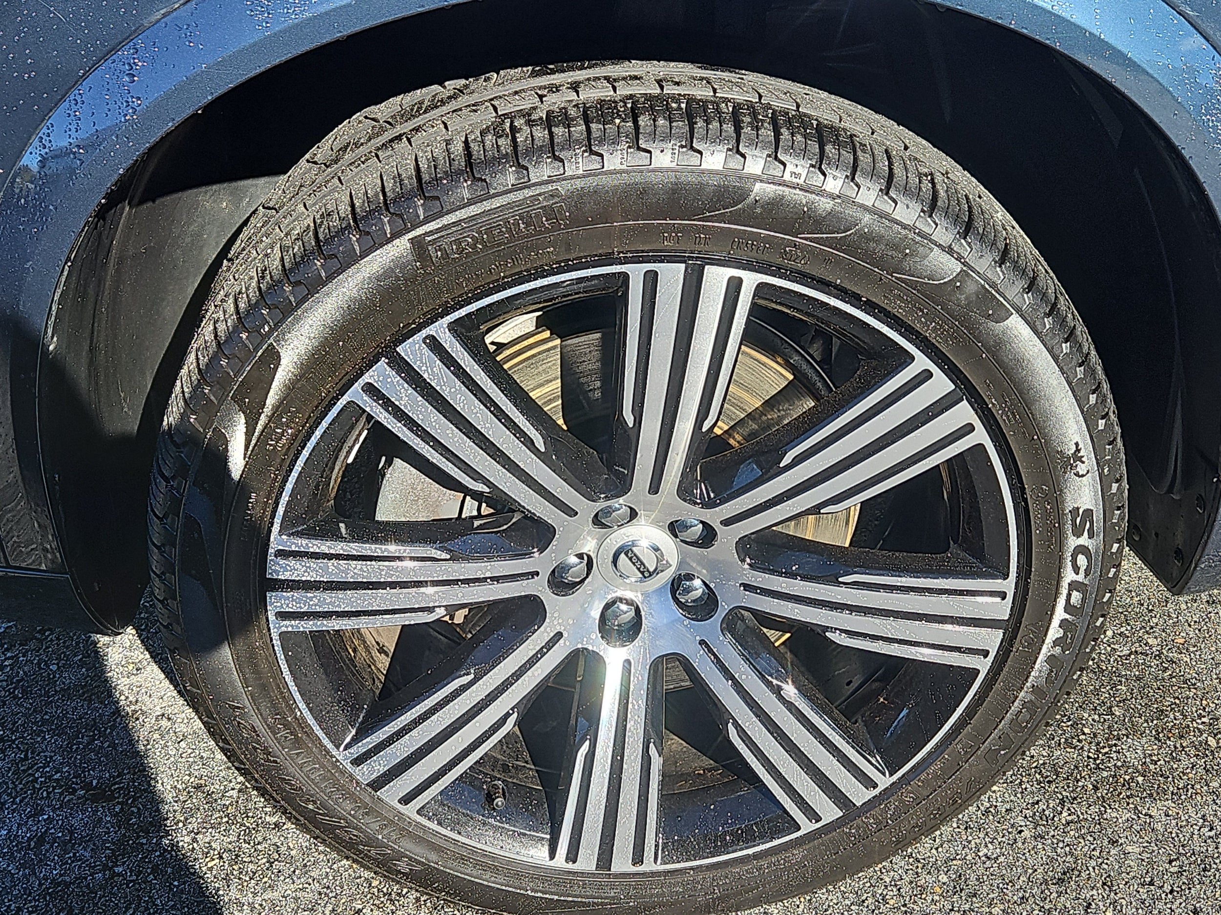 Used 2024 Volvo XC90 T8 Plus w/ Protection Package Premier AWD/4WD image 4