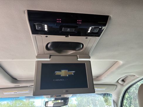 Used 2017 Chevrolet Suburban Premier RWD image 28