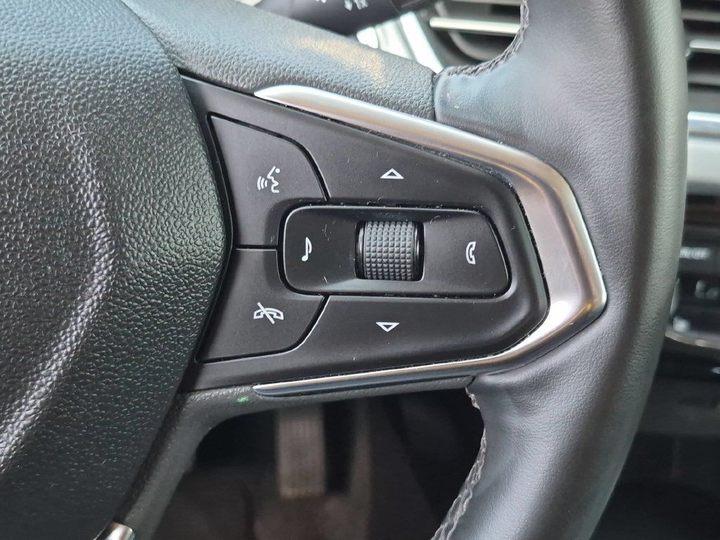 Used 2025 Chevrolet Trax LT w/ LT Convenience Package FWD image 18