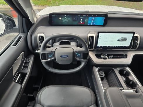 Used 2025 Ford Expedition Max Active AWD/4WD image 14