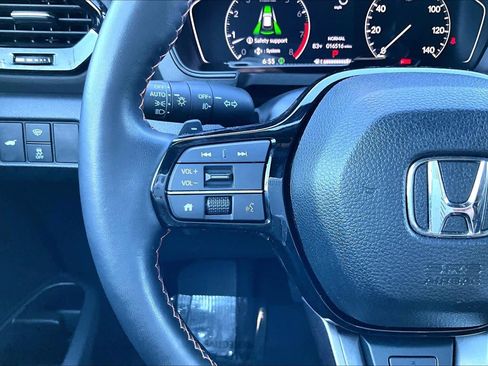 Used 2025 Honda Pilot TrailSport image 23