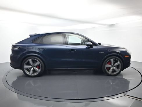 Certified 2025 Porsche Cayenne Turbo AWD/4WD image 16