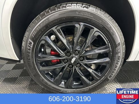 Used 2024 Cadillac XT6 Sport w/ Technology Package image 11