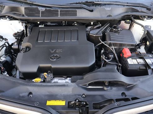 Used 2013 Toyota Venza XLE image 12