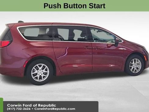 Used 2023 Chrysler Voyager LX FWD image 9