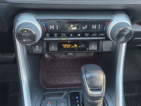 Used 2019 Toyota RAV4 Limited image 25