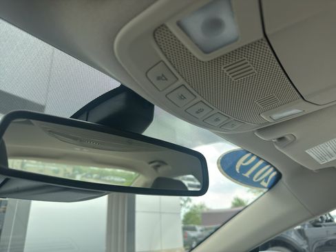 Used 2019 Ford Fusion SE FWD image 11