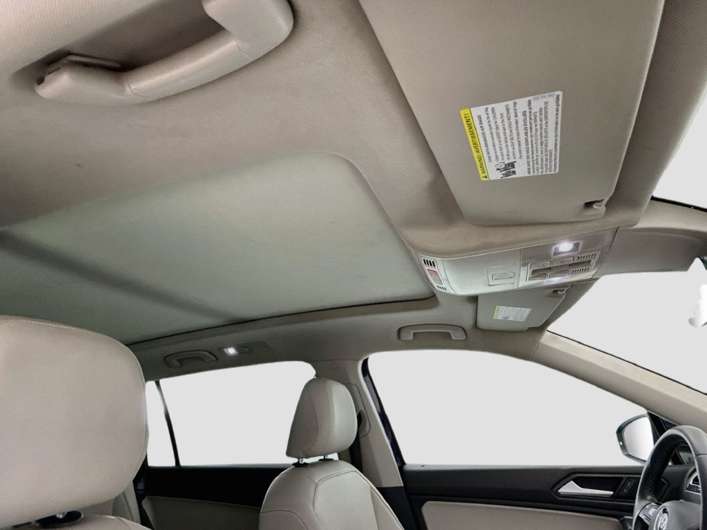 Used 2021 Volkswagen Tiguan SEL FWD image 17