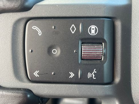 Certified 2024 Land Rover Defender 130 X-Dynamic SE image 31