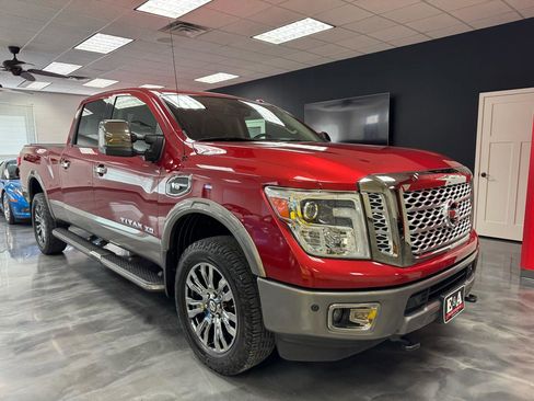 Used 2019 Nissan Titan Platinum Reserve image 4