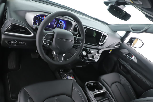 New 2027 Chrysler Pacifica Select FWD image 17