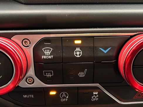 Used 2022 Jeep Gladiator Willys image 32