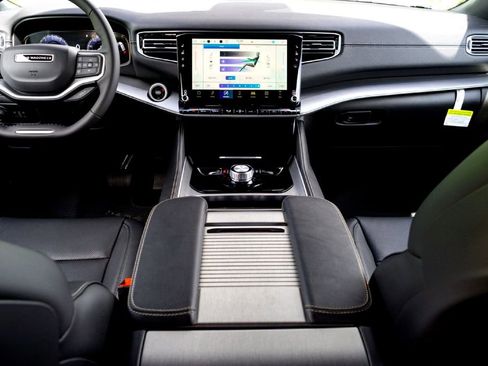 New 2026 Jeep Grand Wagoneer L 2WD image 17