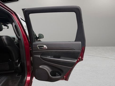 Used 2018 Jeep Grand Cherokee Altitude image 31