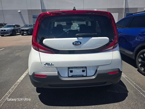 Used 2021 Kia Soul LX FWD image 4