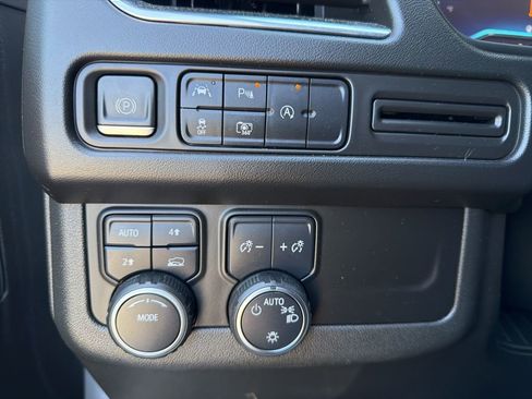 Used 2023 Chevrolet Tahoe LT w/ Luxury Package AWD/4WD image 25