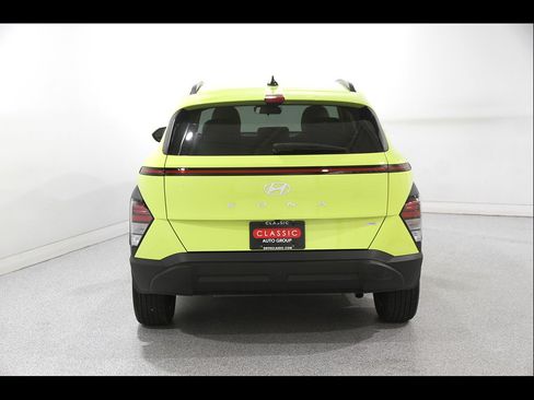 Certified 2024 Hyundai Kona SEL AWD/4WD image 20