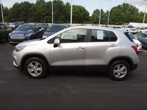 Used 2018 Chevrolet Trax LS AWD/4WD image 3