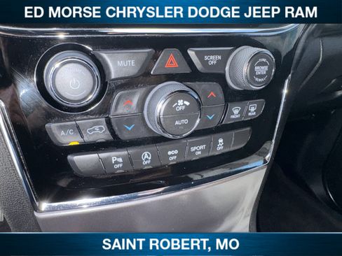 Used 2019 Jeep Grand Cherokee Laredo AWD/4WD image 17