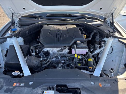 Used 2025 Genesis G70 2.5T image 33